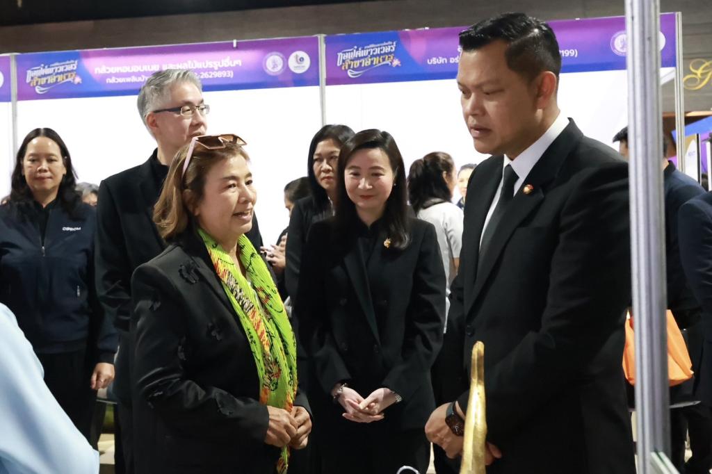 “รมว.ธนกร” ชื่นชม "ดีพร้อม" ปั้น 20,000 เชฟมืออาชีพ ผ่านหลักสูตร Master Thai Chef Program หนุนพลังซอฟต์พาวเวอร์ไทย ปลุกตลาดอาหารสร้างสรรค์ - พรีเมียม มั่นใจปี 69 อุตฯ อาหารไทยยังโตฉลุย ช่วยปั๊มเม็ดเงินกว่า 3,300 ล้านบาท