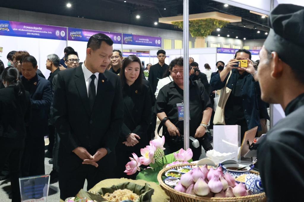 “รมว.ธนกร” ชื่นชม "ดีพร้อม" ปั้น 20,000 เชฟมืออาชีพ ผ่านหลักสูตร Master Thai Chef Program หนุนพลังซอฟต์พาวเวอร์ไทย ปลุกตลาดอาหารสร้างสรรค์ - พรีเมียม มั่นใจปี 69 อุตฯ อาหารไทยยังโตฉลุย ช่วยปั๊มเม็ดเงินกว่า 3,300 ล้านบาท