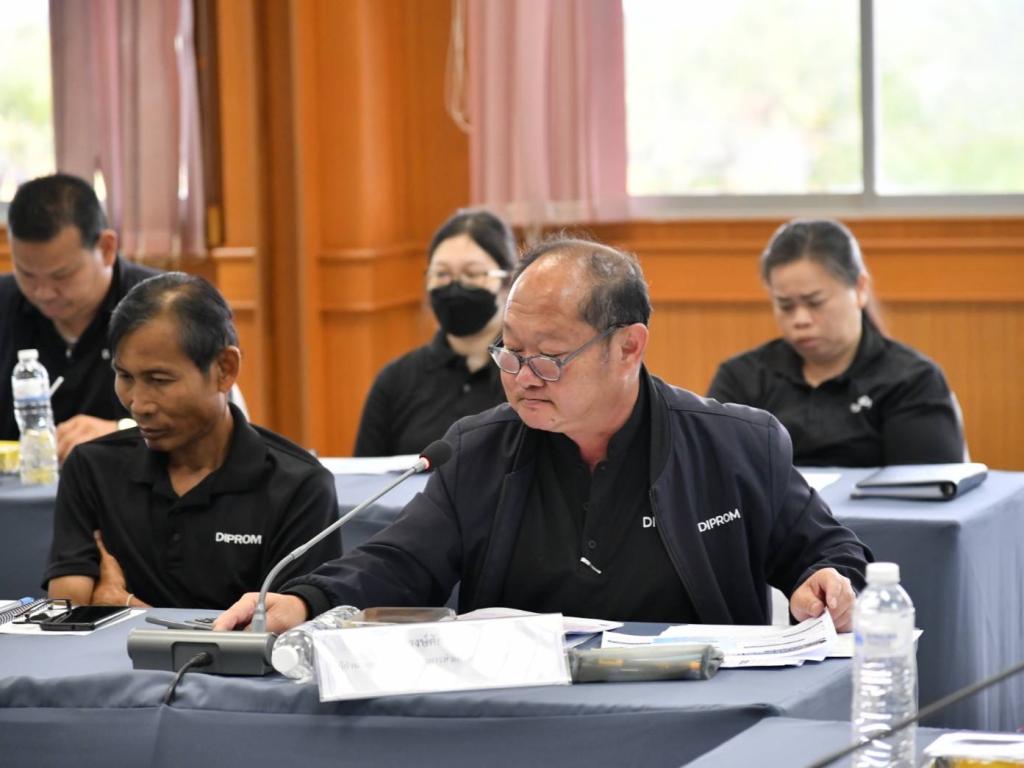 “รองอธิบดีพลาวุธ” บินตรงเมืองดอกบัวแดง ตรวจเยี่ยม มอบนโยบาย พร้อมให้กำลังใจเจ้าหน้าที่ DIPROM CENTER 4