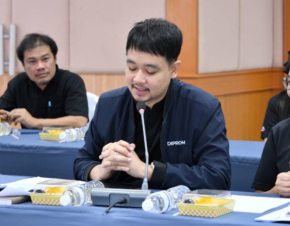 “รองอธิบดีพลาวุธ” บินตรงเมืองดอกบัวแดง ตรวจเยี่ยม มอบนโยบาย พร้อมให้กำลังใจเจ้าหน้าที่ DIPROM CENTER 4