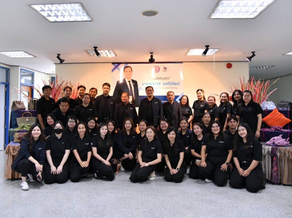 “รองอธิบดีพลาวุธ” บินตรงเมืองดอกบัวแดง ตรวจเยี่ยม มอบนโยบาย พร้อมให้กำลังใจเจ้าหน้าที่ DIPROM CENTER 4