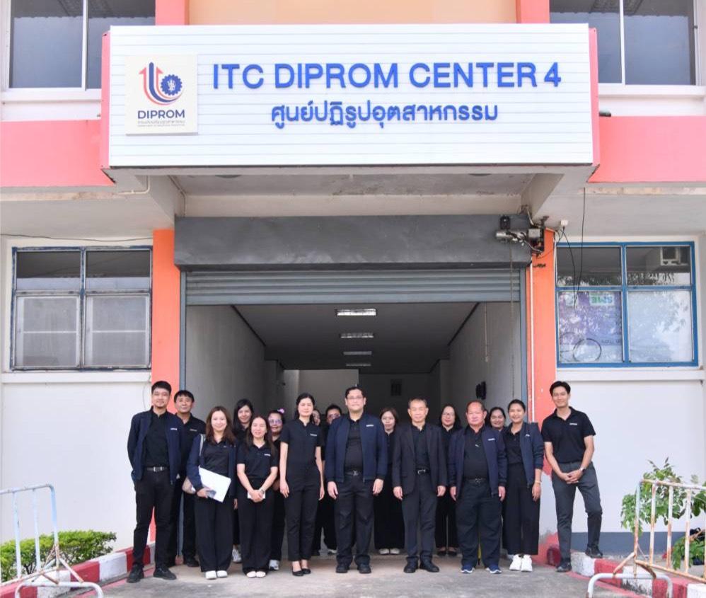 “รองอธิบดีพลาวุธ” บินตรงเมืองดอกบัวแดง ตรวจเยี่ยม มอบนโยบาย พร้อมให้กำลังใจเจ้าหน้าที่ DIPROM CENTER 4