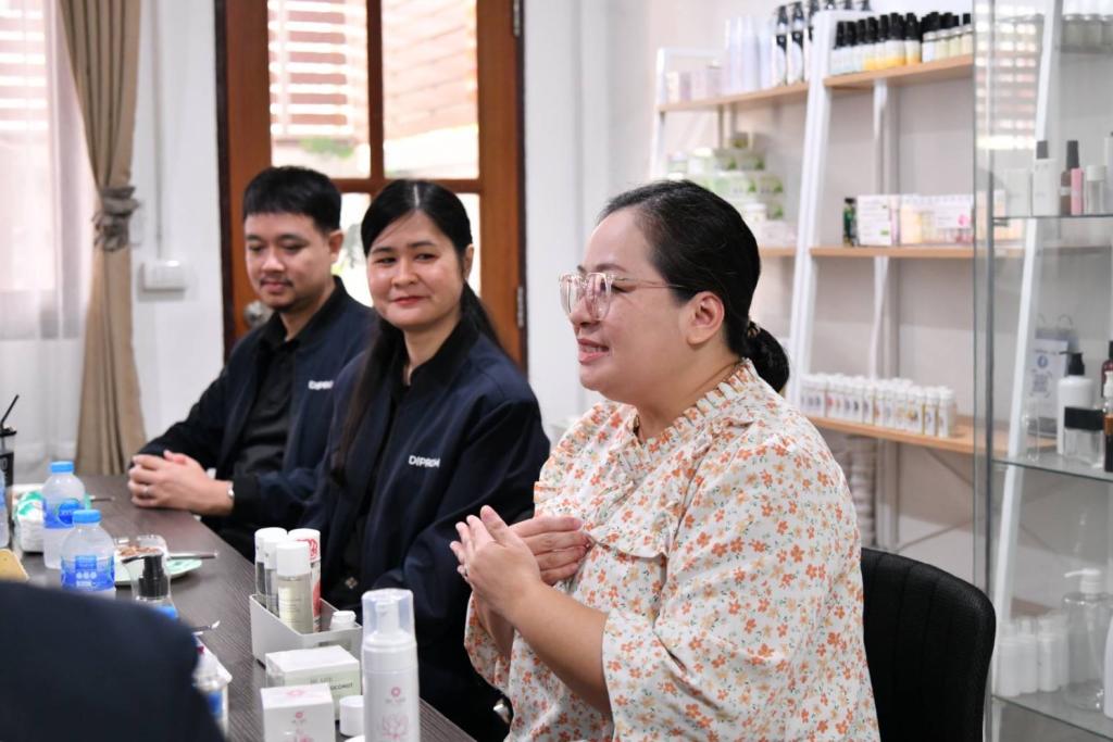 “รองอธิบดีพลาวุธ” บินตรงเมืองดอกบัวแดง ตรวจเยี่ยม มอบนโยบาย พร้อมให้กำลังใจเจ้าหน้าที่ DIPROM CENTER 4