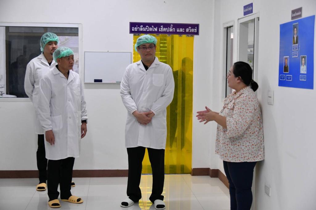 “รองอธิบดีพลาวุธ” บินตรงเมืองดอกบัวแดง ตรวจเยี่ยม มอบนโยบาย พร้อมให้กำลังใจเจ้าหน้าที่ DIPROM CENTER 4