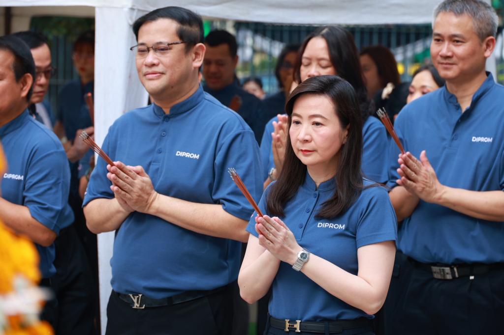 ”ปลัดณัฐพล“ เป็นประธานในพิธีเจริญพระพุทธมนต์ เนื่องในโอกาสครบ 7 รอบ 84 ปีที่ดีพร้อม โดย “แม่ทัพณัฏฐิญา” นำทีมผู้บริหาร ข้าราชการและบุคลลากร ร่วมพิธี พร้อมบวงสรวงสักการะสิ่งศักดิ์สิทธิ์