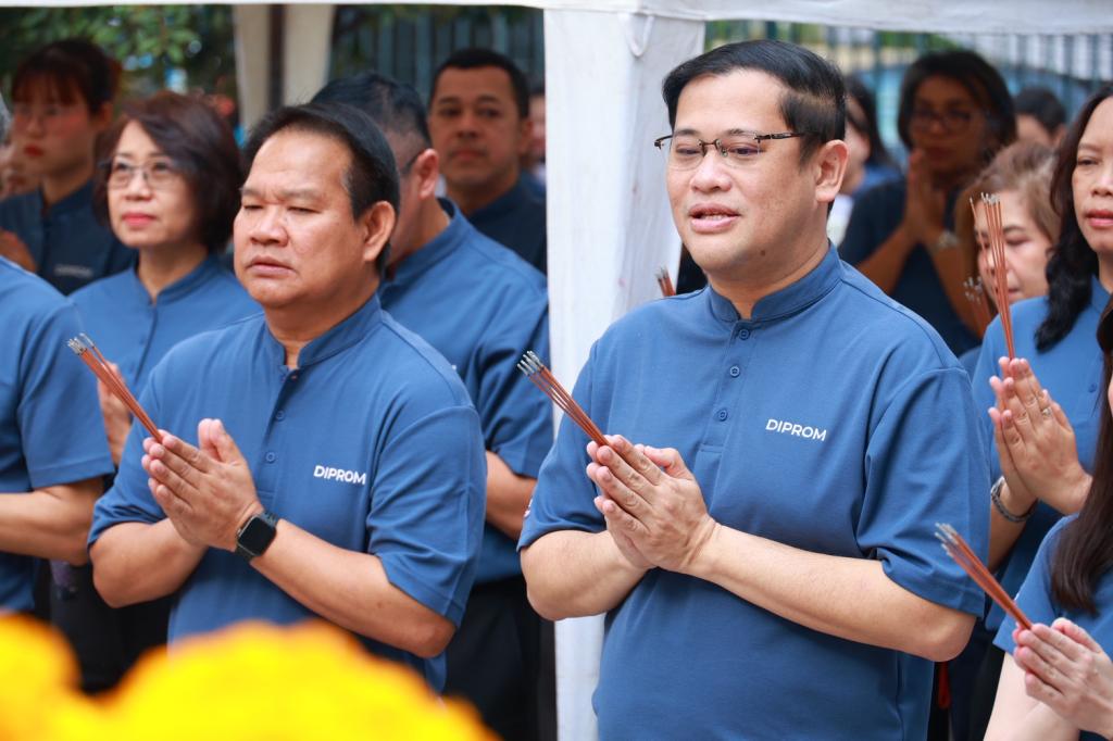 ”ปลัดณัฐพล“ เป็นประธานในพิธีเจริญพระพุทธมนต์ เนื่องในโอกาสครบ 7 รอบ 84 ปีที่ดีพร้อม โดย “แม่ทัพณัฏฐิญา” นำทีมผู้บริหาร ข้าราชการและบุคลลากร ร่วมพิธี พร้อมบวงสรวงสักการะสิ่งศักดิ์สิทธิ์