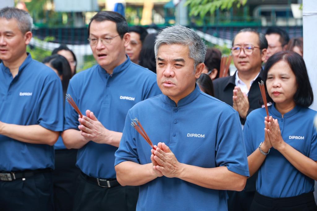 ”ปลัดณัฐพล“ เป็นประธานในพิธีเจริญพระพุทธมนต์ เนื่องในโอกาสครบ 7 รอบ 84 ปีที่ดีพร้อม โดย “แม่ทัพณัฏฐิญา” นำทีมผู้บริหาร ข้าราชการและบุคลลากร ร่วมพิธี พร้อมบวงสรวงสักการะสิ่งศักดิ์สิทธิ์