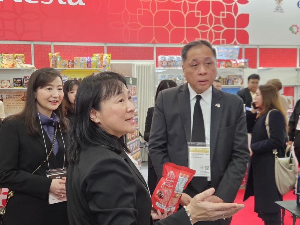 เปิดประตูการค้า !! “ดีพร้อม” พา ผปก. ไทย บุกโตเกียว ร่วมงาน FOODEX 2026 “อธิบดีณัฏฐิญา” ต้อนรับ “เอกอัครราชทูตวิชชุ“ เยี่ยมชมบูธ ย้ำ มั่นใจสินค้าไทยครองใจผู้บริโภคทั่วโลก