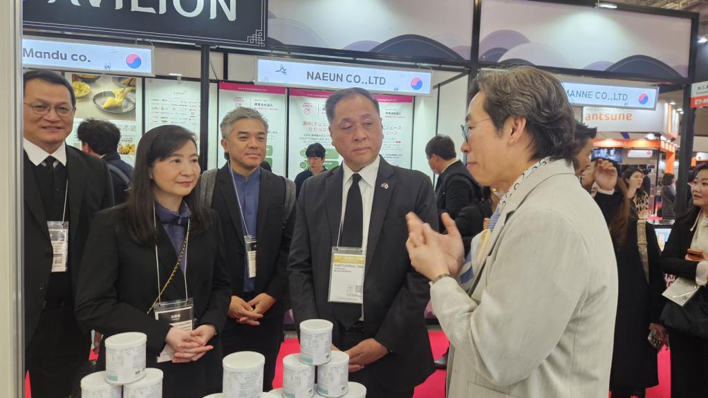 เปิดประตูการค้า !! “ดีพร้อม” พา ผปก. ไทย บุกโตเกียว ร่วมงาน FOODEX 2026 “อธิบดีณัฏฐิญา” ต้อนรับ “เอกอัครราชทูตวิชชุ“ เยี่ยมชมบูธ ย้ำ มั่นใจสินค้าไทยครองใจผู้บริโภคทั่วโลก