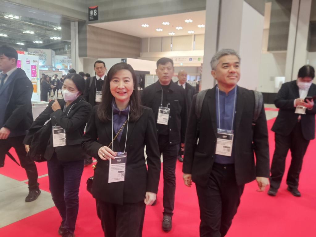 เปิดประตูการค้า !! “ดีพร้อม” พา ผปก. ไทย บุกโตเกียว ร่วมงาน FOODEX 2026 “อธิบดีณัฏฐิญา” ต้อนรับ “เอกอัครราชทูตวิชชุ“ เยี่ยมชมบูธ ย้ำ มั่นใจสินค้าไทยครองใจผู้บริโภคทั่วโลก