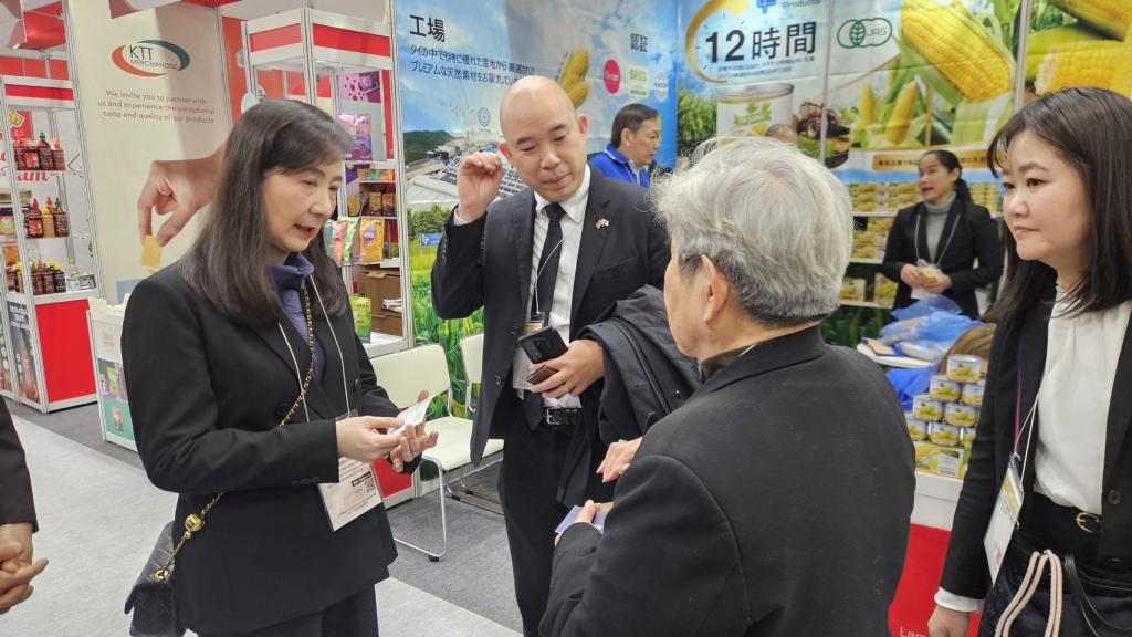 เปิดประตูการค้า !! “ดีพร้อม” พา ผปก. ไทย บุกโตเกียว ร่วมงาน FOODEX 2026 “อธิบดีณัฏฐิญา” ต้อนรับ “เอกอัครราชทูตวิชชุ“ เยี่ยมชมบูธ ย้ำ มั่นใจสินค้าไทยครองใจผู้บริโภคทั่วโลก
