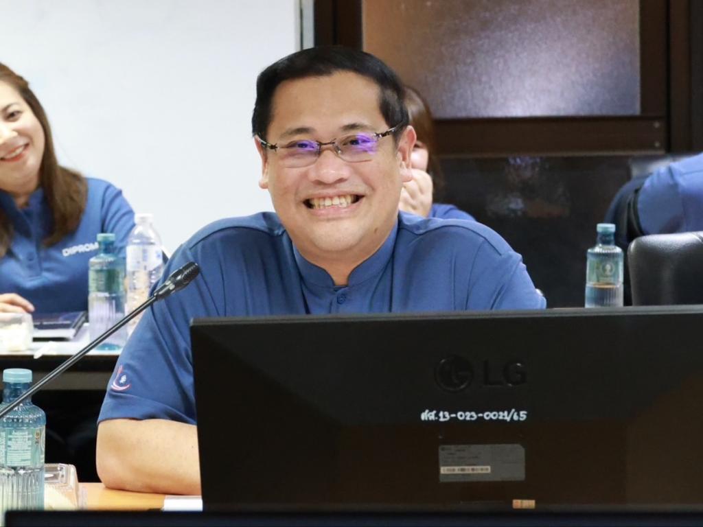 “อธิบดีณัฏฐิญา” นำทีมดีพร้อม ถอดรหัส กางโรดแมปปี 70 ชู 4 ยุทธศาสตร์ วางกลยุทธ์สร้างเกราะ เสริมแกร่ง SME ไทย พร้อมฝ่าวิกฤติ รุกหนัก "Green Economy" เชื่อมโยง Bio-Diesel ยกระดับสินค้าเกษตรสู่มาตรฐานโลก