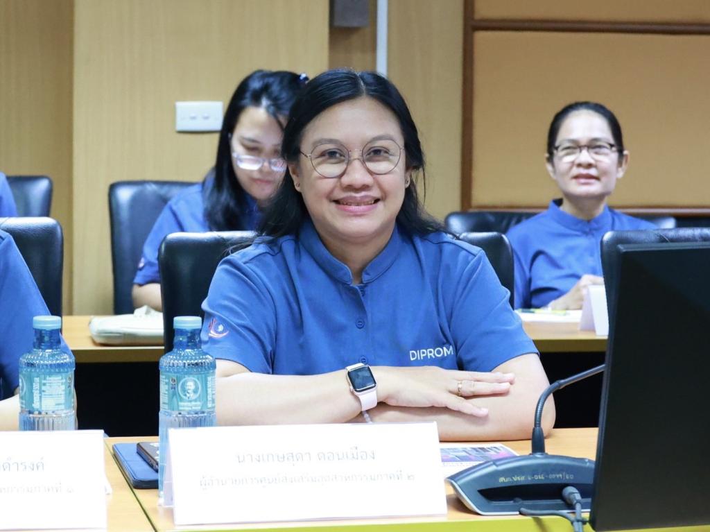 “อธิบดีณัฏฐิญา” นำทีมดีพร้อม ถอดรหัส กางโรดแมปปี 70 ชู 4 ยุทธศาสตร์ วางกลยุทธ์สร้างเกราะ เสริมแกร่ง SME ไทย พร้อมฝ่าวิกฤติ รุกหนัก "Green Economy" เชื่อมโยง Bio-Diesel ยกระดับสินค้าเกษตรสู่มาตรฐานโลก