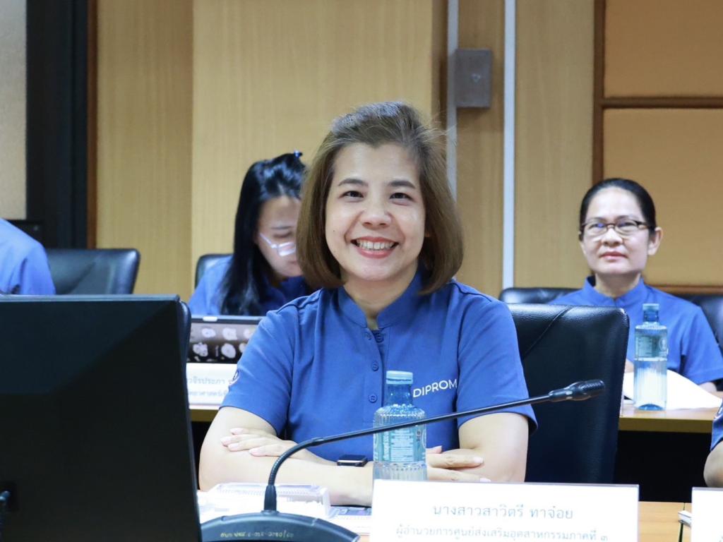 “อธิบดีณัฏฐิญา” นำทีมดีพร้อม ถอดรหัส กางโรดแมปปี 70 ชู 4 ยุทธศาสตร์ วางกลยุทธ์สร้างเกราะ เสริมแกร่ง SME ไทย พร้อมฝ่าวิกฤติ รุกหนัก "Green Economy" เชื่อมโยง Bio-Diesel ยกระดับสินค้าเกษตรสู่มาตรฐานโลก