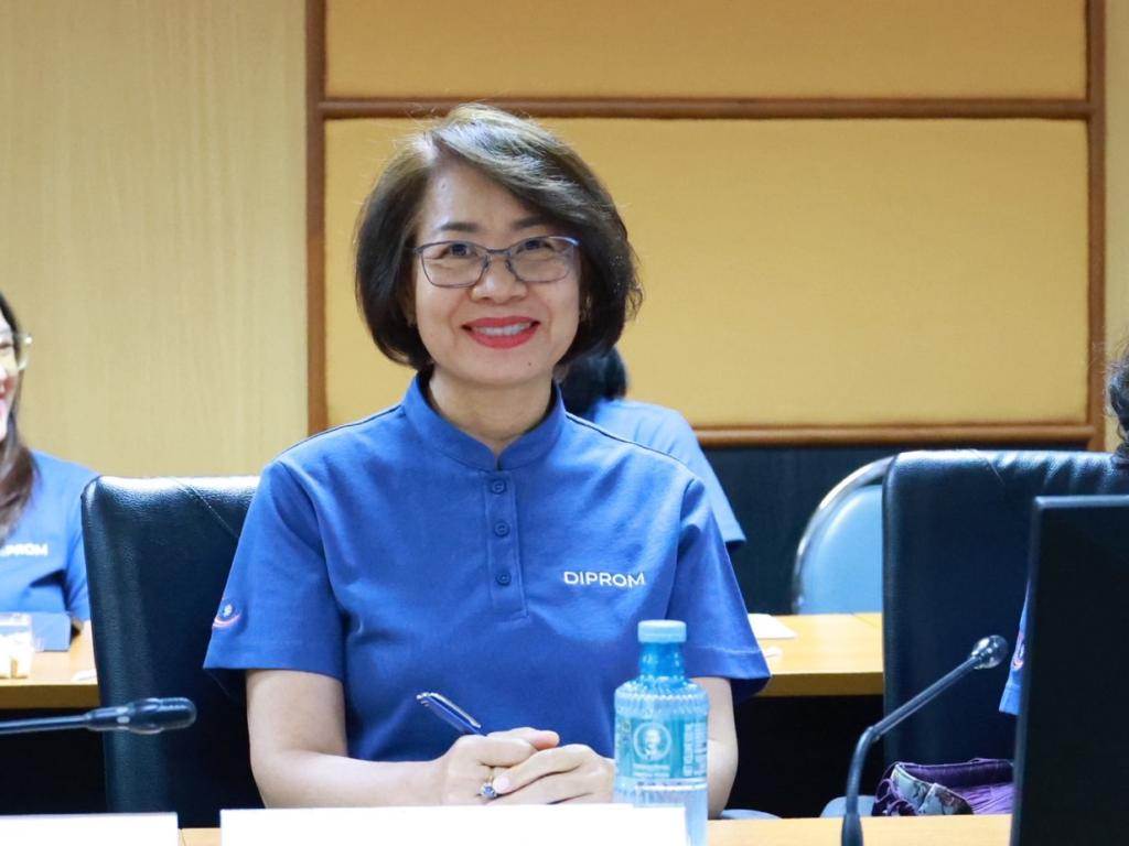 “อธิบดีณัฏฐิญา” นำทีมดีพร้อม ถอดรหัส กางโรดแมปปี 70 ชู 4 ยุทธศาสตร์ วางกลยุทธ์สร้างเกราะ เสริมแกร่ง SME ไทย พร้อมฝ่าวิกฤติ รุกหนัก "Green Economy" เชื่อมโยง Bio-Diesel ยกระดับสินค้าเกษตรสู่มาตรฐานโลก