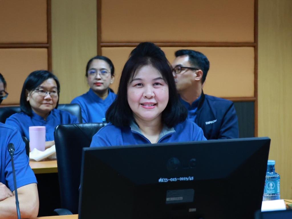 “อธิบดีณัฏฐิญา” นำทีมดีพร้อม ถอดรหัส กางโรดแมปปี 70 ชู 4 ยุทธศาสตร์ วางกลยุทธ์สร้างเกราะ เสริมแกร่ง SME ไทย พร้อมฝ่าวิกฤติ รุกหนัก "Green Economy" เชื่อมโยง Bio-Diesel ยกระดับสินค้าเกษตรสู่มาตรฐานโลก