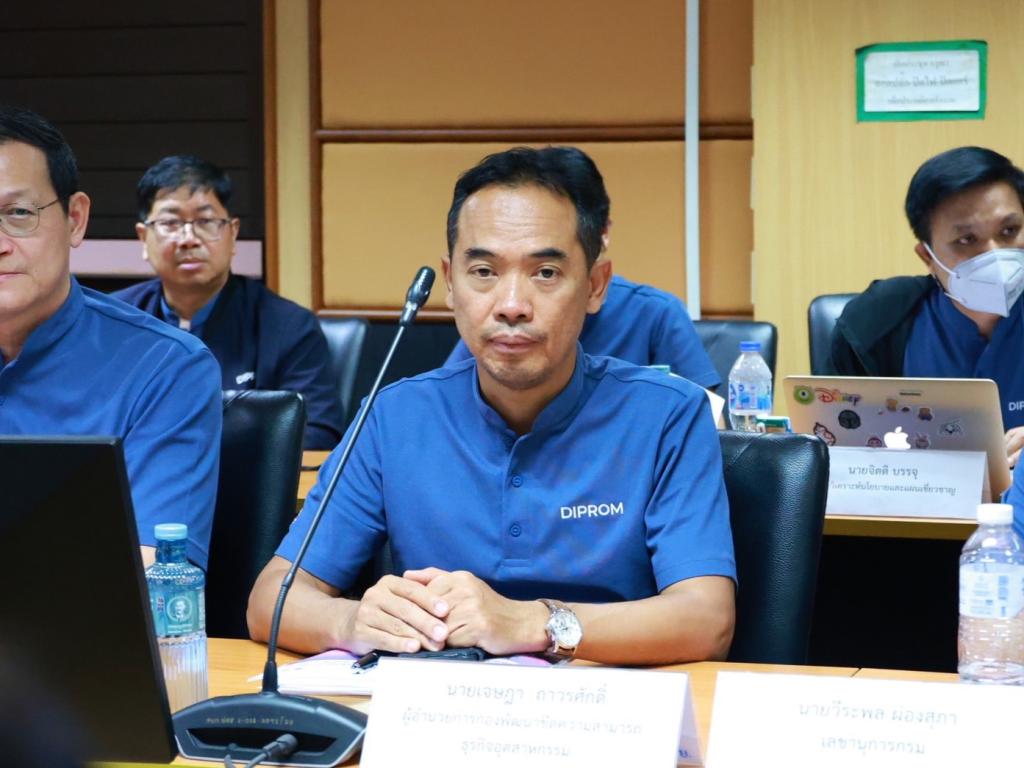 “อธิบดีณัฏฐิญา” นำทีมดีพร้อม ถอดรหัส กางโรดแมปปี 70 ชู 4 ยุทธศาสตร์ วางกลยุทธ์สร้างเกราะ เสริมแกร่ง SME ไทย พร้อมฝ่าวิกฤติ รุกหนัก "Green Economy" เชื่อมโยง Bio-Diesel ยกระดับสินค้าเกษตรสู่มาตรฐานโลก