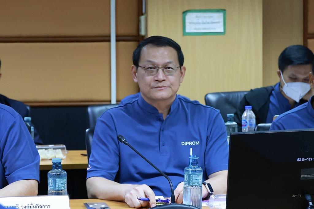 “อธิบดีณัฏฐิญา” นำทีมดีพร้อม ถอดรหัส กางโรดแมปปี 70 ชู 4 ยุทธศาสตร์ วางกลยุทธ์สร้างเกราะ เสริมแกร่ง SME ไทย พร้อมฝ่าวิกฤติ รุกหนัก "Green Economy" เชื่อมโยง Bio-Diesel ยกระดับสินค้าเกษตรสู่มาตรฐานโลก