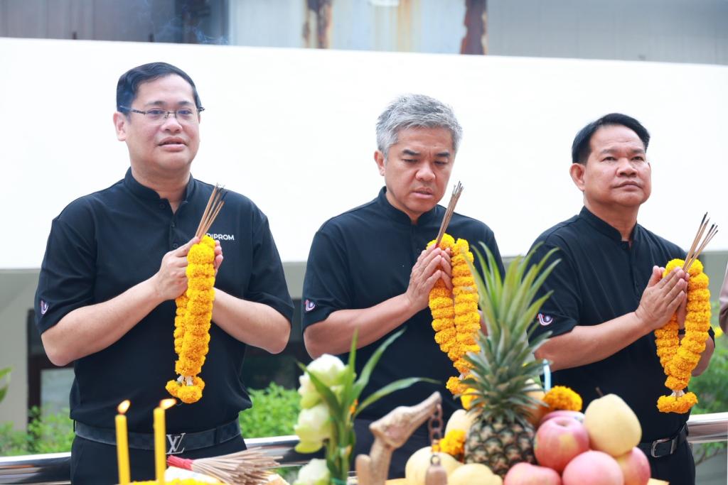 “อธิบดีณัฏฐิญา” นำทีมดีพร้อม บวงสรวงสักการะสิ่งศักดิ์สิทธิ์ ครบรอบ 84 ปี ที่ดีพร้อมได้พัฒนาอุตสาหกรรมชุมชน เป็นพลังขับเคลื่อนผู้ประกอบการฐานรากไทย