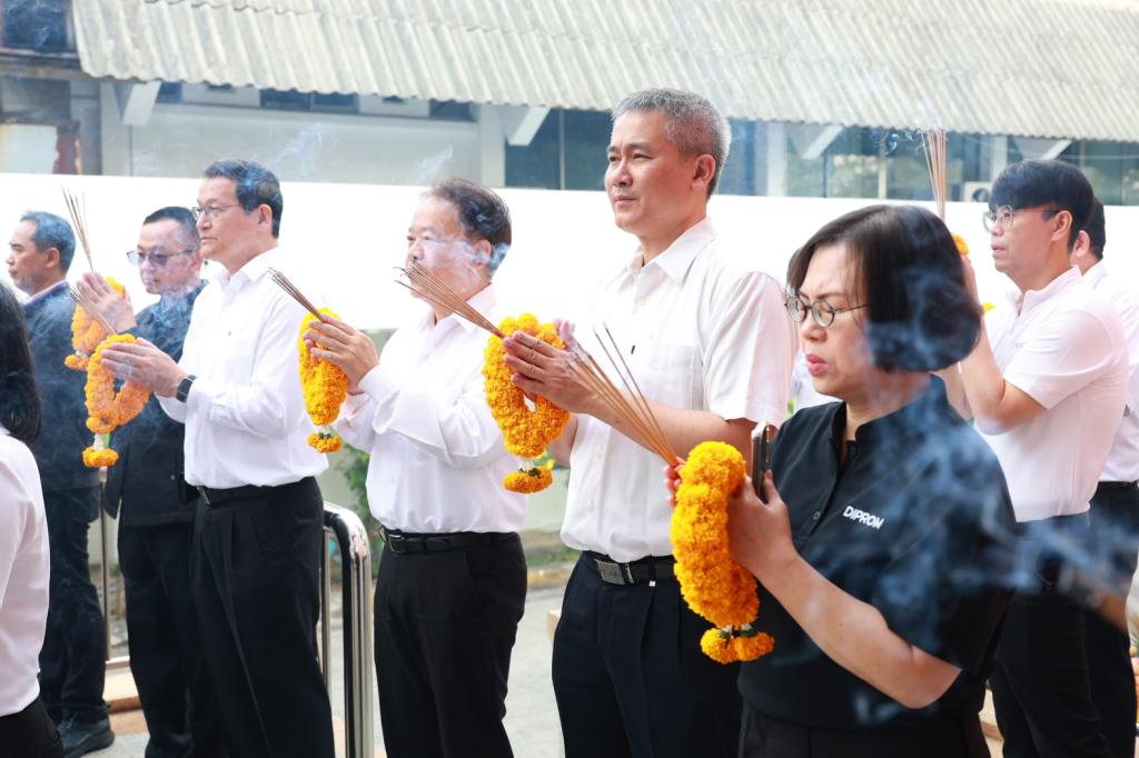 “อธิบดีณัฏฐิญา” นำทีมดีพร้อม บวงสรวงสักการะสิ่งศักดิ์สิทธิ์ ครบรอบ 84 ปี ที่ดีพร้อมได้พัฒนาอุตสาหกรรมชุมชน เป็นพลังขับเคลื่อนผู้ประกอบการฐานรากไทย