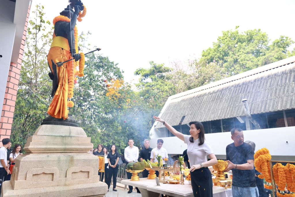 “อธิบดีณัฏฐิญา” นำทีมดีพร้อม บวงสรวงสักการะสิ่งศักดิ์สิทธิ์ ครบรอบ 84 ปี ที่ดีพร้อมได้พัฒนาอุตสาหกรรมชุมชน เป็นพลังขับเคลื่อนผู้ประกอบการฐานรากไทย