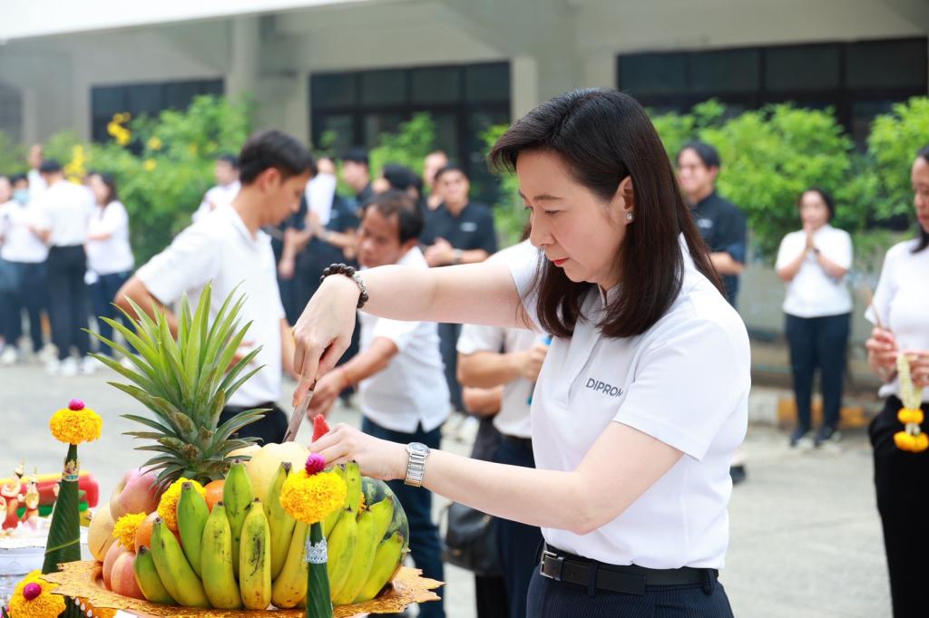 “อธิบดีณัฏฐิญา” นำทีมดีพร้อม บวงสรวงสักการะสิ่งศักดิ์สิทธิ์ ครบรอบ 84 ปี ที่ดีพร้อมได้พัฒนาอุตสาหกรรมชุมชน เป็นพลังขับเคลื่อนผู้ประกอบการฐานรากไทย