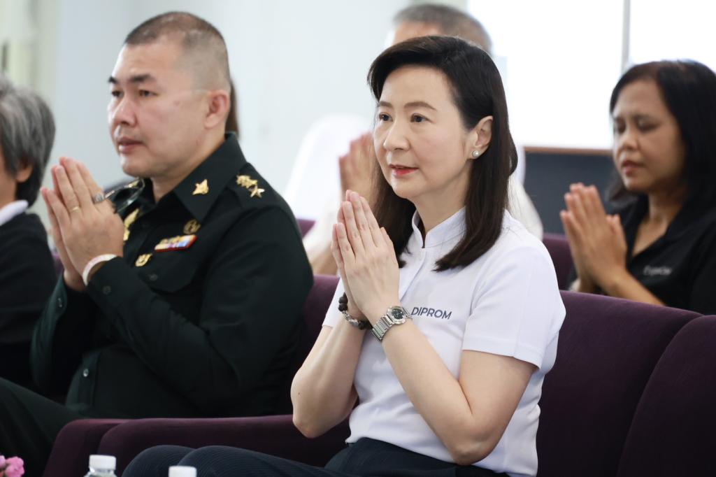“อธิบดีณัฏฐิญา” นำทีมดีพร้อม บวงสรวงสักการะสิ่งศักดิ์สิทธิ์ ครบรอบ 84 ปี ที่ดีพร้อมได้พัฒนาอุตสาหกรรมชุมชน เป็นพลังขับเคลื่อนผู้ประกอบการฐานรากไทย