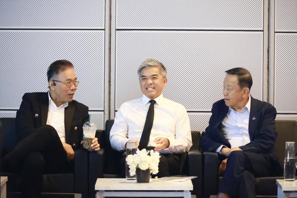 “ดีพร้อม” ชี้โอกาสของผู้ผลิตชิ้นส่วนยานยนต์ไทย เร่งปรับตัวสู่ยานยนต์แห่งอนาคต หรืออุตสาหกรรมระบบราง พร้อมหนุนศักยภาพอุตสาหกรรมไทยตลอดห่วงโซ่อุปทาน