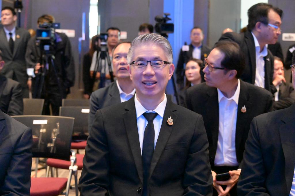 “ดีพร้อม” ชี้โอกาสของผู้ผลิตชิ้นส่วนยานยนต์ไทย เร่งปรับตัวสู่ยานยนต์แห่งอนาคต หรืออุตสาหกรรมระบบราง พร้อมหนุนศักยภาพอุตสาหกรรมไทยตลอดห่วงโซ่อุปทาน