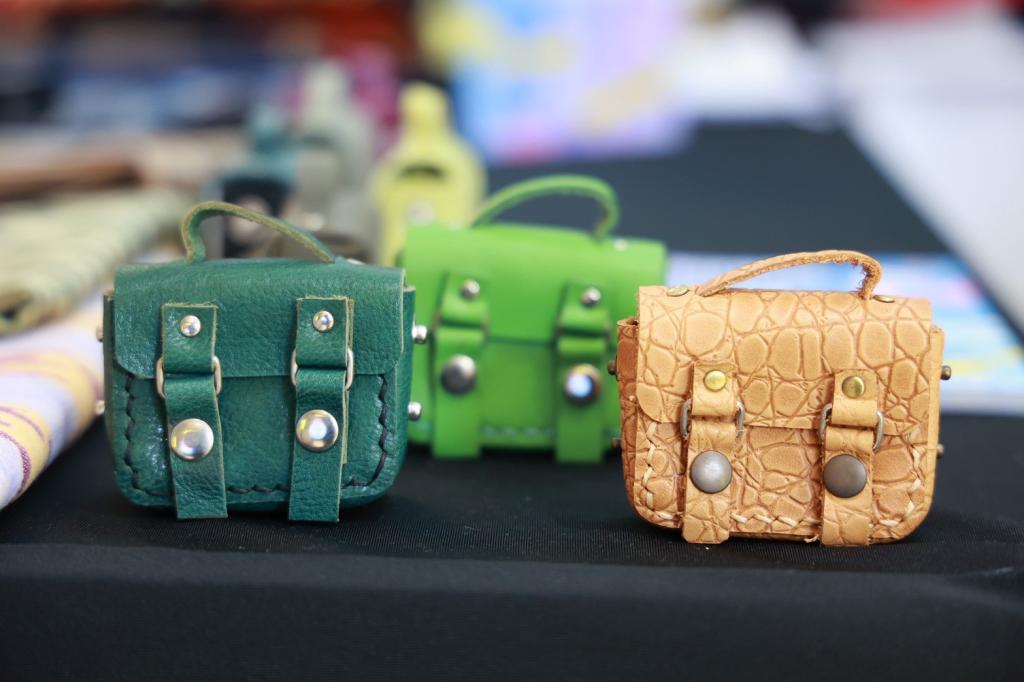 “ดีพร้อม” ปลุกพลัง “กระแสความนิยมผ้าไทย”  หนุน ผปก.อุตฯ สิ่งทอ พัฒนาและต่อยอดผ้าศิลปาชีพฯ สู่แฟชั่นสร้างสรรค์