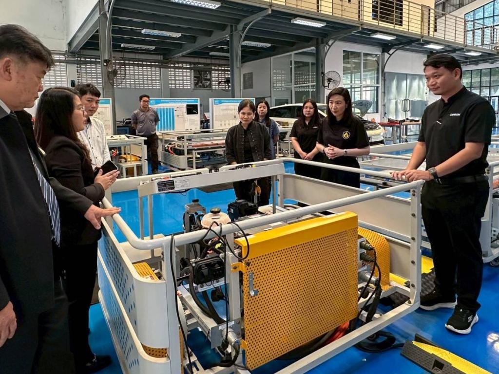 “อธิบดีณัฏฐิญา” รุก EEC สั่งลุย! ปั้นโปร EV ให้ดีพร้อม ดึง มจพ. ระยอง ติวเข้มบุคลากร สร้างทักษะแห่งอนาคต ปรับตัวตามแนวโน้มอุตสาหกรรมโลก