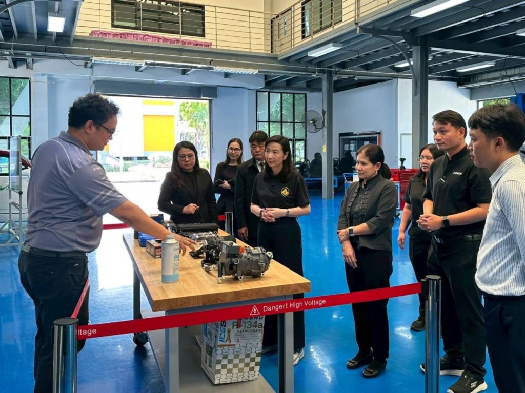 “อธิบดีณัฏฐิญา” รุก EEC สั่งลุย! ปั้นโปร EV ให้ดีพร้อม ดึง มจพ. ระยอง ติวเข้มบุคลากร สร้างทักษะแห่งอนาคต ปรับตัวตามแนวโน้มอุตสาหกรรมโลก