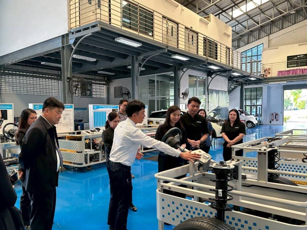 “อธิบดีณัฏฐิญา” รุก EEC สั่งลุย! ปั้นโปร EV ให้ดีพร้อม ดึง มจพ. ระยอง ติวเข้มบุคลากร สร้างทักษะแห่งอนาคต ปรับตัวตามแนวโน้มอุตสาหกรรมโลก