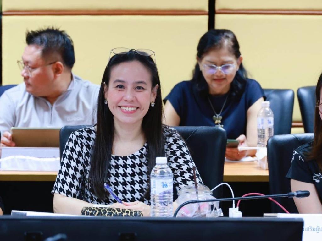 “อธิบดีณัฏฐิญา” ระดมทีมดีพร้อม สั่งการรุกเข้ม ออกมาตรการด้านพลังงาน หนุนเอสเอ็มอี พร้อมกำหนดมาตรฐานประเมินผลปี 69 รับมือวิกฤตโลก-สงคราม ชูเทคโนโลยี IoT-Digital ลดต้นทุนพลังงานอุตสาหกรรมไทย