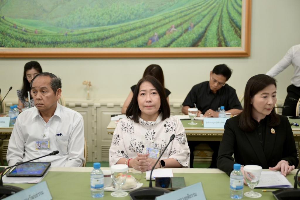 “ปลัดณัฐพล“ มอบหมาย ”อธิบดีณัฏฐิญา” เป็นผู้แทน อก. ร่วมประชุม ครม. นัดพิเศษ นายกฯ นำทีมเคาะ 7 มาตรการด้านพลังงานช่วยเหลือ ปชช. และภาคธุรกิจ เตรียมลดภาษีสรรพสามิตน้ำมัน – เติมเงินบัตรสวัสดิการ