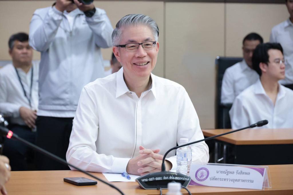 ‘วราวุธ’ เข้า ก.อุตฯ วันแรก ชู ONE MIND พบปะข้าราชการ ผนึกกำลังอุตสาหกรรมไทย ฝ่าวิกฤติพลังงาน