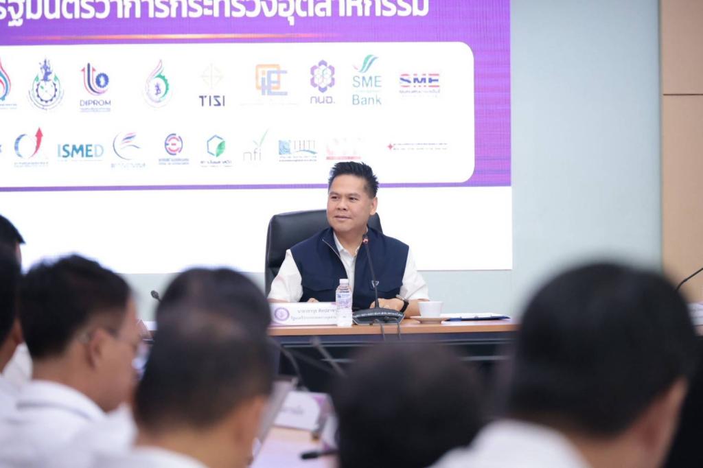 ‘วราวุธ’ เข้า ก.อุตฯ วันแรก ชู ONE MIND พบปะข้าราชการ ผนึกกำลังอุตสาหกรรมไทย ฝ่าวิกฤติพลังงาน