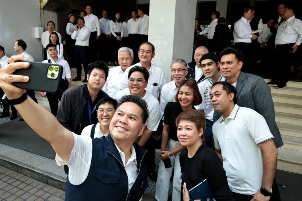 ‘วราวุธ’ เข้า ก.อุตฯ วันแรก ชู ONE MIND พบปะข้าราชการ ผนึกกำลังอุตสาหกรรมไทย ฝ่าวิกฤติพลังงาน