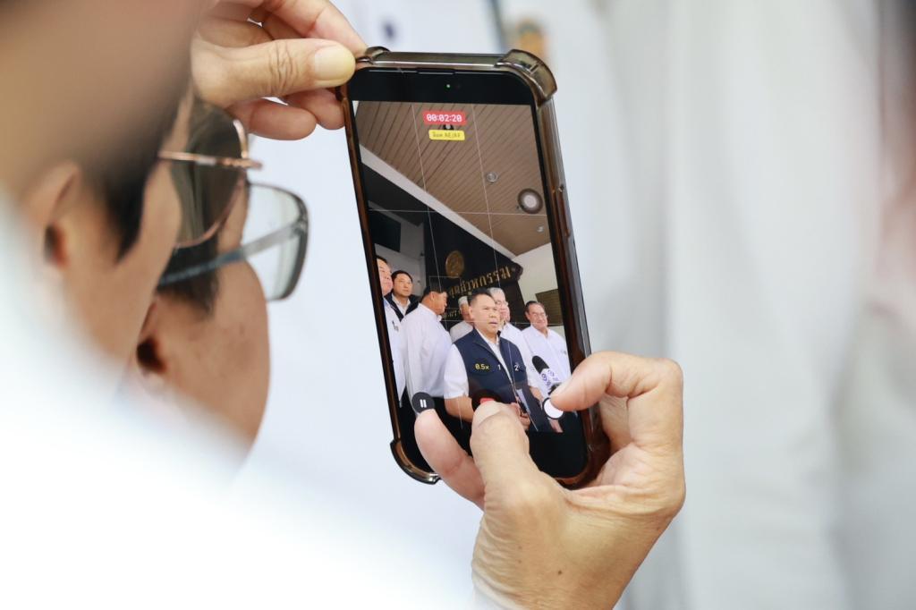 ‘วราวุธ’ เข้า ก.อุตฯ วันแรก ชู ONE MIND พบปะข้าราชการ ผนึกกำลังอุตสาหกรรมไทย ฝ่าวิกฤติพลังงาน