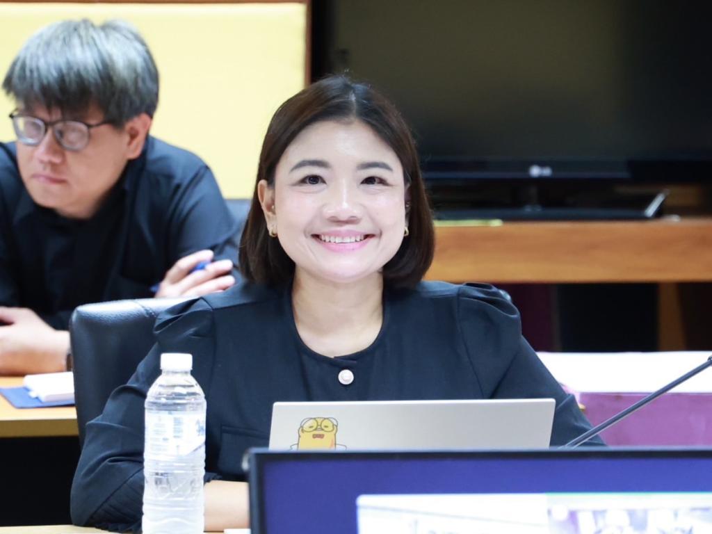 “รองอธิบดีดุสิต” นำประชุมคณะกรรมการพลังงานดีพร้อม ขับเคลื่อนมาตรการลดใช้พลังงานทั้งองค์กร