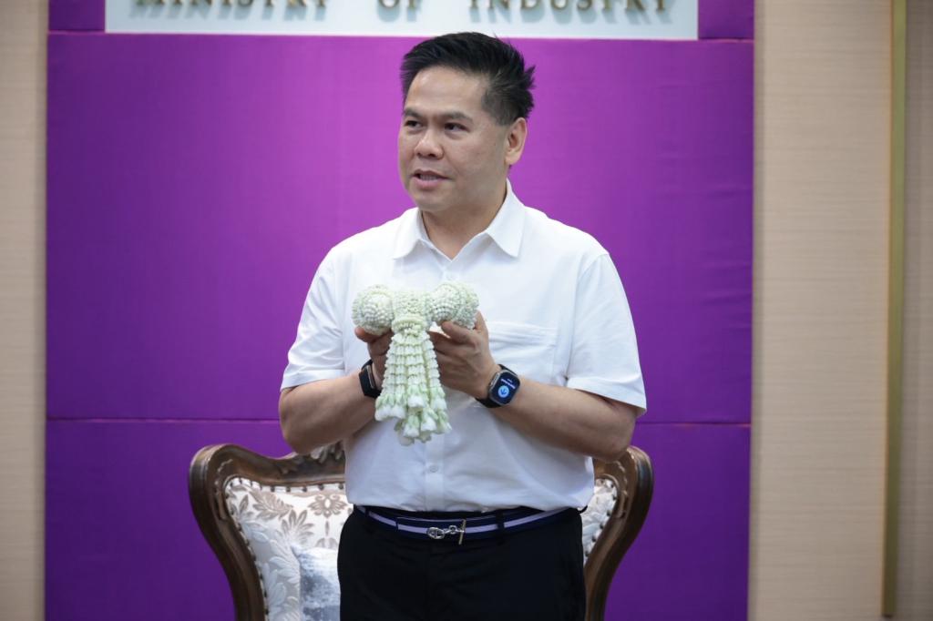 “อธิบดีณัฏฐิญา” ร่วมสืบสานวัฒนธรรมประเพณีสงกรานต์ปี 69 รดน้ำขอพร รมว.วราวุธ พร้อมทำงานตามแนวทาง “อุตสาหกรรมหนึ่งเดียว”