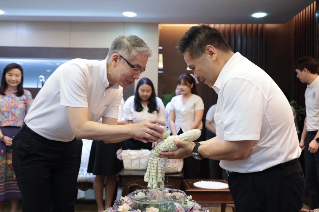“อธิบดีณัฏฐิญา” ร่วมสืบสานวัฒนธรรมประเพณีสงกรานต์ปี 69 รดน้ำขอพร รมว.วราวุธ พร้อมทำงานตามแนวทาง “อุตสาหกรรมหนึ่งเดียว”