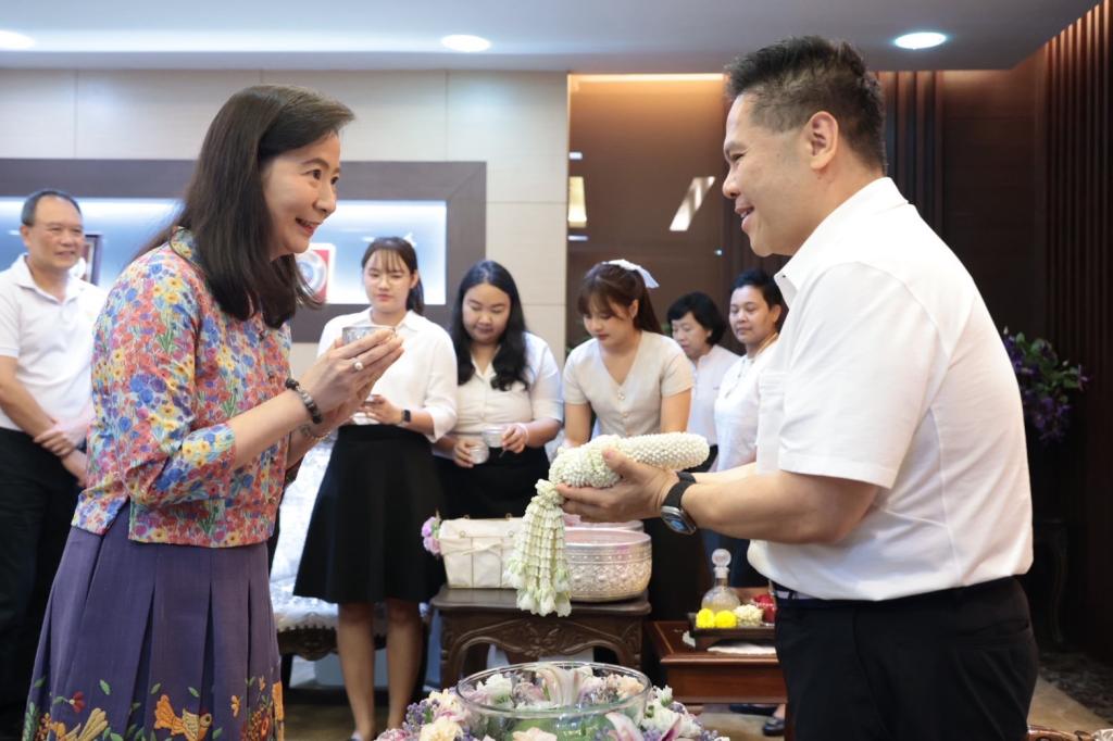“อธิบดีณัฏฐิญา” ร่วมสืบสานวัฒนธรรมประเพณีสงกรานต์ปี 69 รดน้ำขอพร รมว.วราวุธ พร้อมทำงานตามแนวทาง “อุตสาหกรรมหนึ่งเดียว”