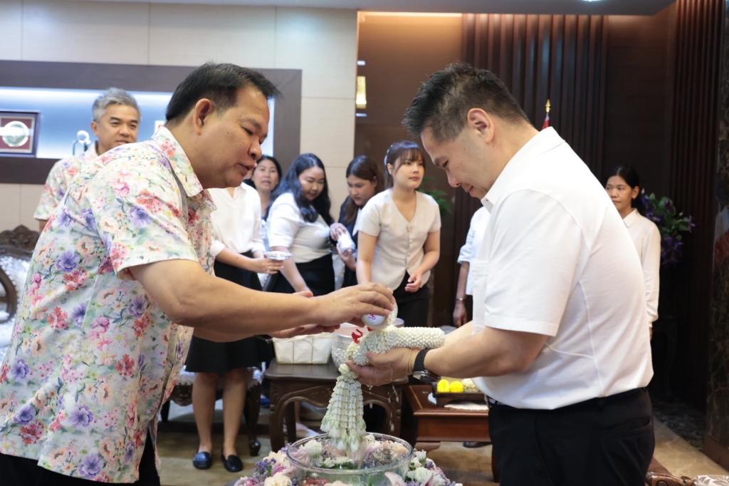 “อธิบดีณัฏฐิญา” ร่วมสืบสานวัฒนธรรมประเพณีสงกรานต์ปี 69 รดน้ำขอพร รมว.วราวุธ พร้อมทำงานตามแนวทาง “อุตสาหกรรมหนึ่งเดียว”