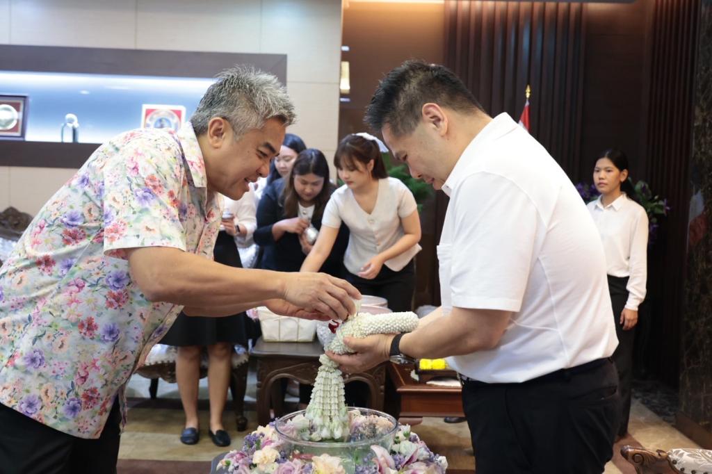 “อธิบดีณัฏฐิญา” ร่วมสืบสานวัฒนธรรมประเพณีสงกรานต์ปี 69 รดน้ำขอพร รมว.วราวุธ พร้อมทำงานตามแนวทาง “อุตสาหกรรมหนึ่งเดียว”