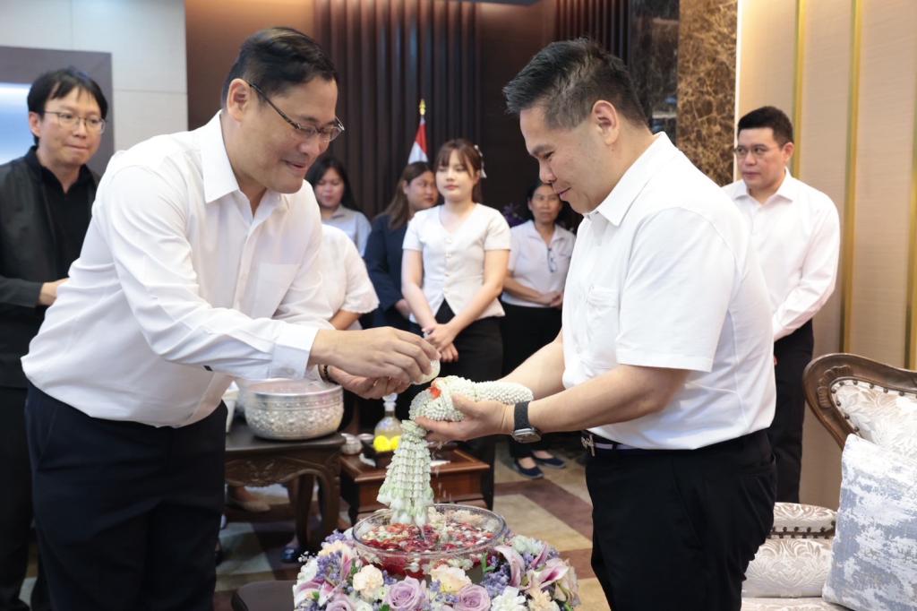 “อธิบดีณัฏฐิญา” ร่วมสืบสานวัฒนธรรมประเพณีสงกรานต์ปี 69 รดน้ำขอพร รมว.วราวุธ พร้อมทำงานตามแนวทาง “อุตสาหกรรมหนึ่งเดียว”