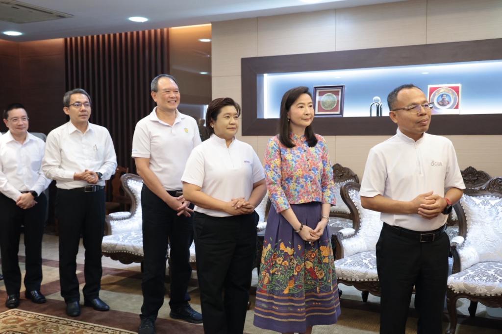 “อธิบดีณัฏฐิญา” ร่วมสืบสานวัฒนธรรมประเพณีสงกรานต์ปี 69 รดน้ำขอพร รมว.วราวุธ พร้อมทำงานตามแนวทาง “อุตสาหกรรมหนึ่งเดียว”