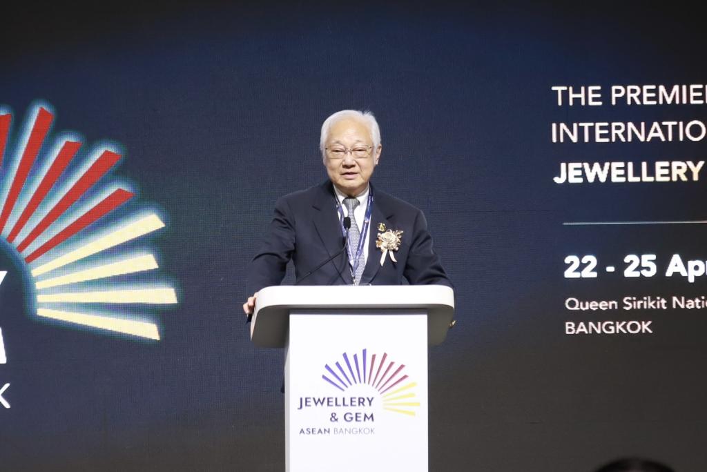 “รองอธิบดีพลาวุธฯ” ร่วมเปิดงาน JGAB 2026 ผลักดันผู้ประกอบการไทยรุ่นใหม่สู่ห่วงโซ่คุณค่าระดับสากล ปักหมุดไทยสู่ศูนย์กลางอัญมณีโลก