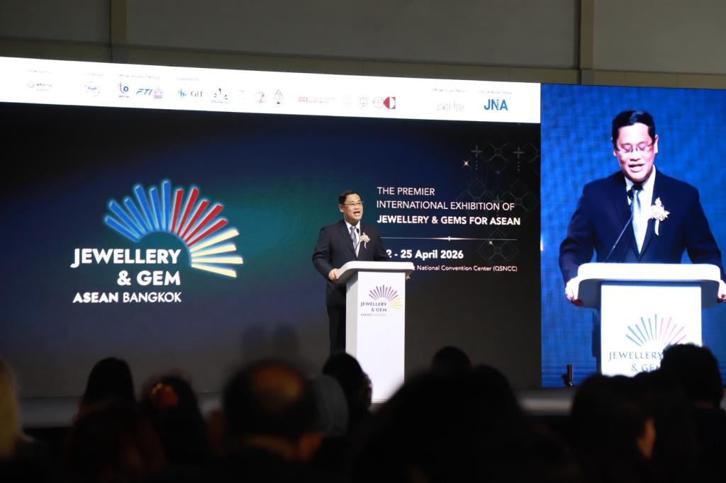 “รองอธิบดีพลาวุธฯ” ร่วมเปิดงาน JGAB 2026 ผลักดันผู้ประกอบการไทยรุ่นใหม่สู่ห่วงโซ่คุณค่าระดับสากล ปักหมุดไทยสู่ศูนย์กลางอัญมณีโลก