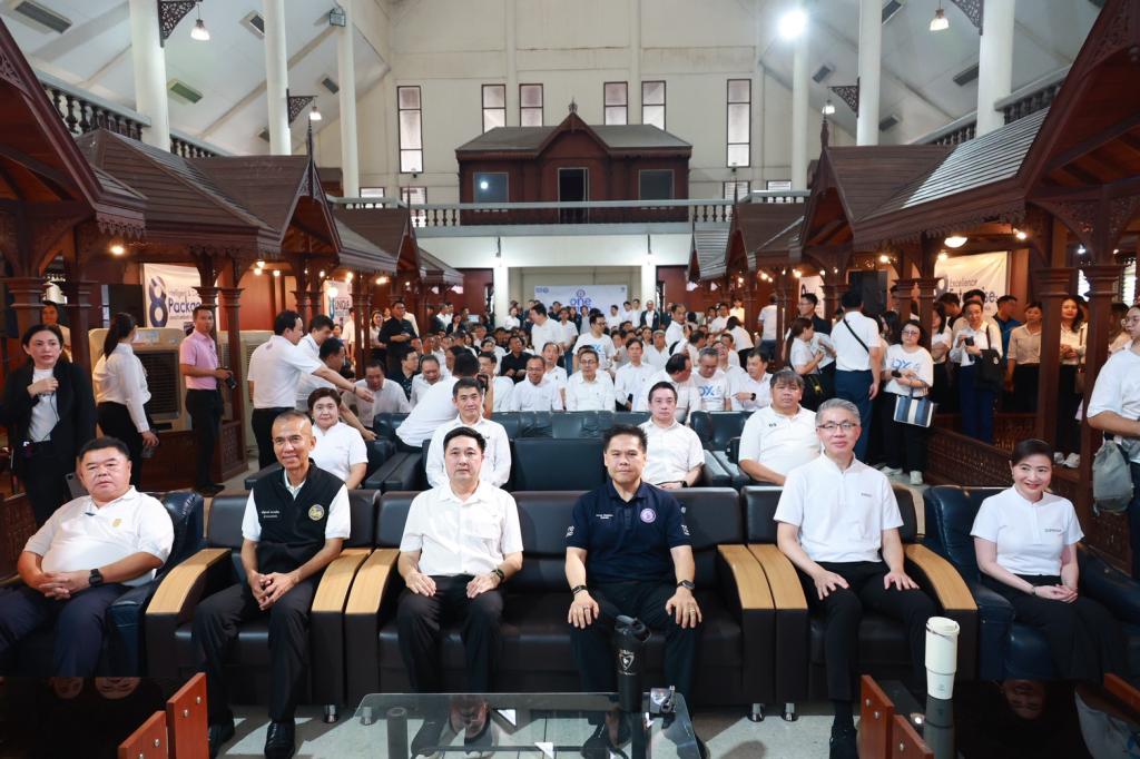 กระทรวงอุตฯ ลุยพื้นที่สุพรรณฯ เดินเกมอุตสาหกรรมไทย หนุนดีพร้อมใช้ DIPROM ITC เปิดทาง SMEs เข้าถึง “เทคโนโลยีเครื่องจักรพัฒนาสินค้า ที่ปรึกษา เงินทุน” พร้อมเปิดตัวโรงงานผลิตต้นแบบ “8 – พร้อม – พัฒน์” ต่อยอดสินค้าไทยสู่ตลาดโลก